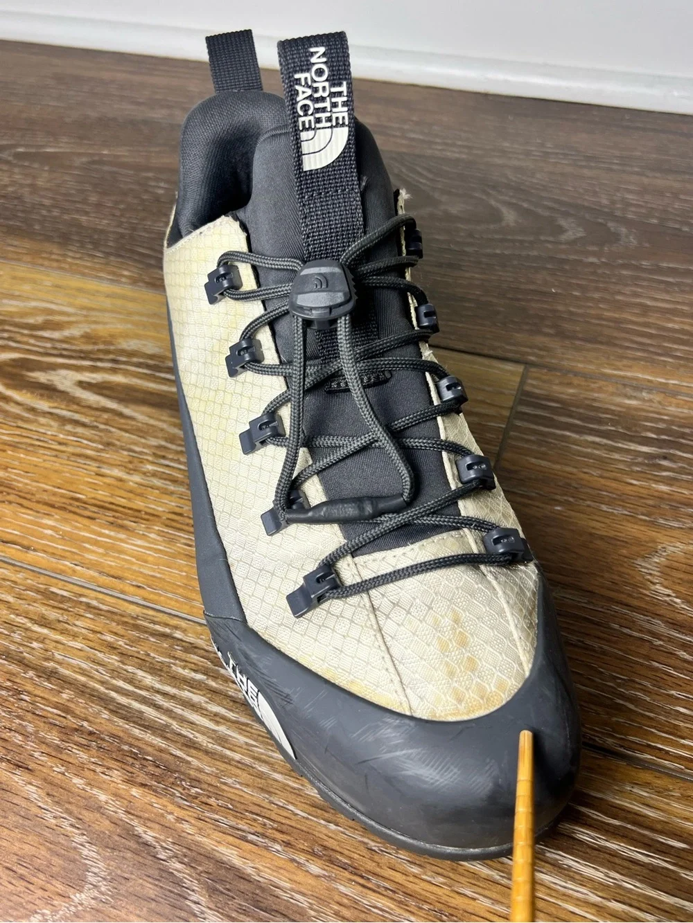 The North Face Glenclyffe Low Men's 10 Beige Black Vibram Hiking Shoes TNF